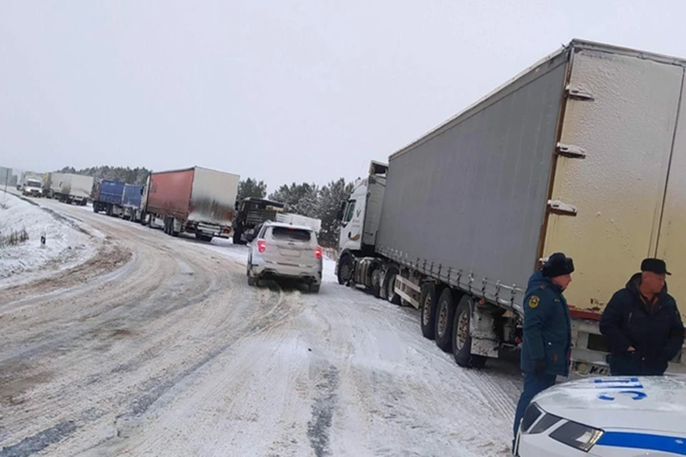 Причиной стало ограничение движения грузового транспорта и автобусов на территории всей Ульяновской области.