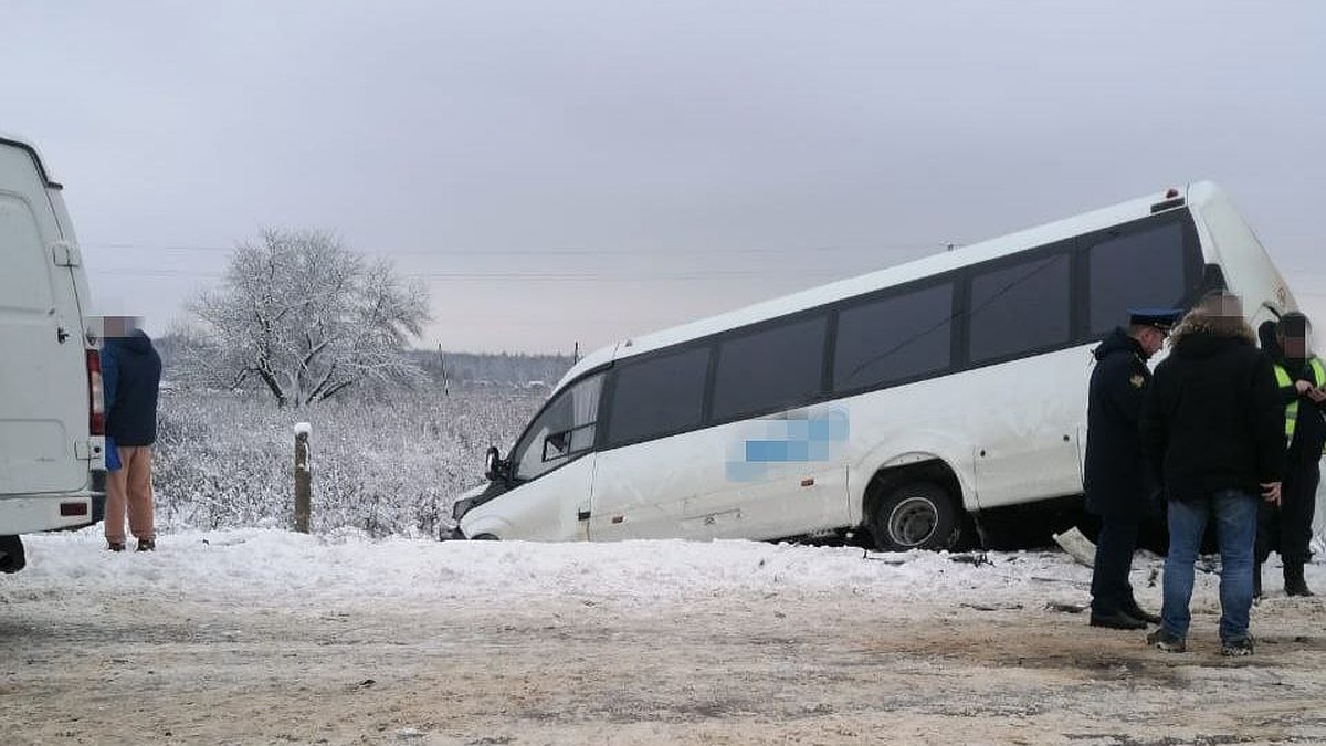 В Калужской области автобус с детьми попал в ДТП: один человек погиб,  девять пострадали - KP.RU