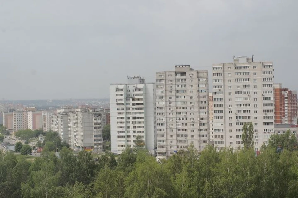 В пострадавшем от падения БПЛА доме на ул. Хворостухина в Туле вставили новые окна