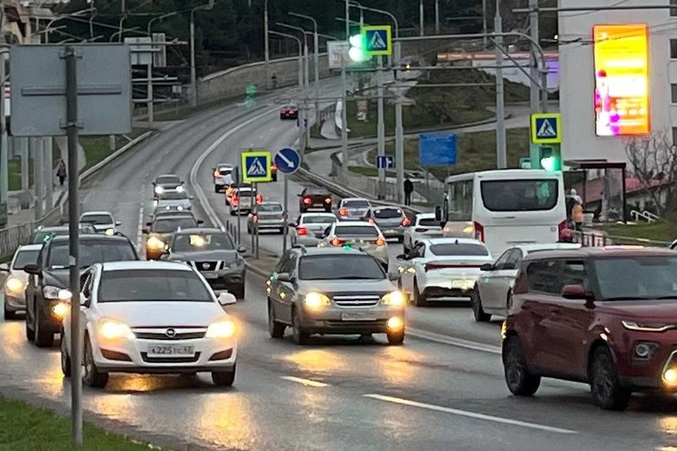 Городской транспорт продолжает курсировать по расписанию Источник: архив "КП"
