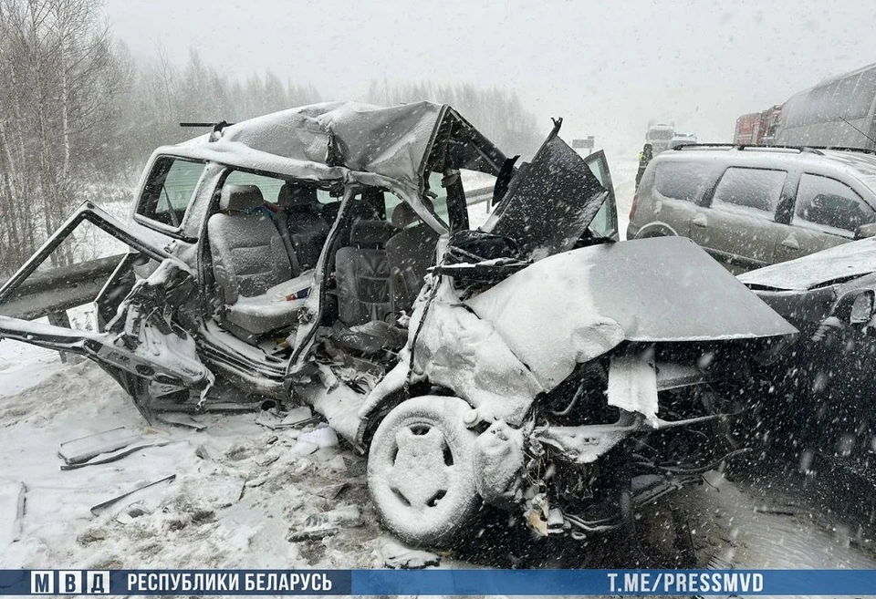 Водитель "Фиат" ушла в занос и попала под встречный автобус. Фото: МВД.
