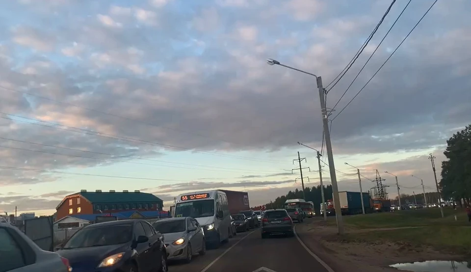 Вечерние пробки замучили жителей трех микрорайонов на окраине Воронежа.