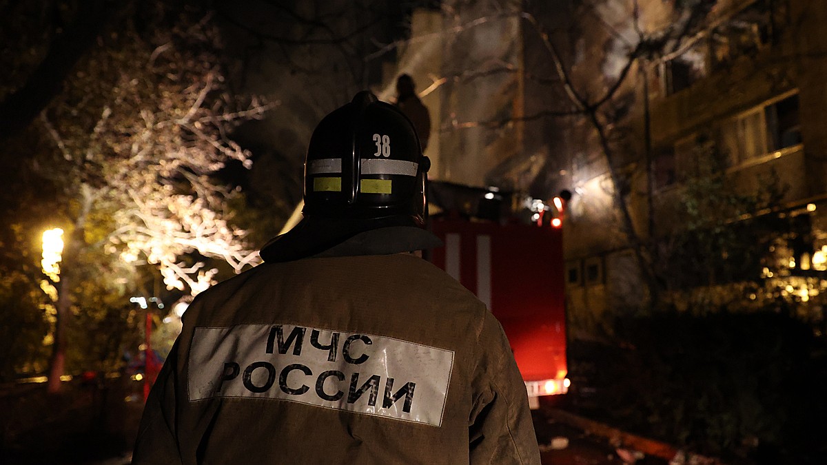 Смерть в прямом эфире: спасаясь от пожара в высотке, два человека выпали из  окна в Новой Москве - KP.RU