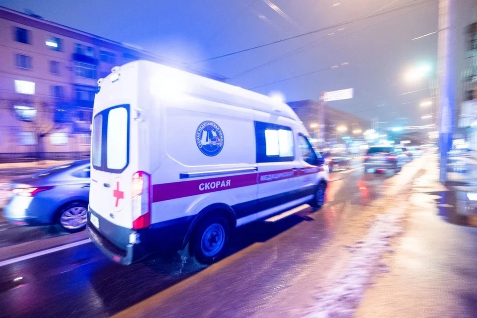Пассажира не смогли спасти после остановки сердца в петербургской подземке.