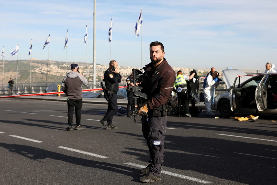 Полицейские на месте теракта в Иерусалиме.