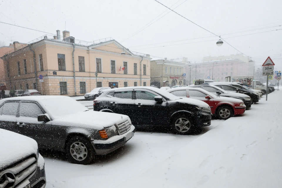 Комтранс отчитался об уменьшении количества нарушителей платной парковки в Петербурге.