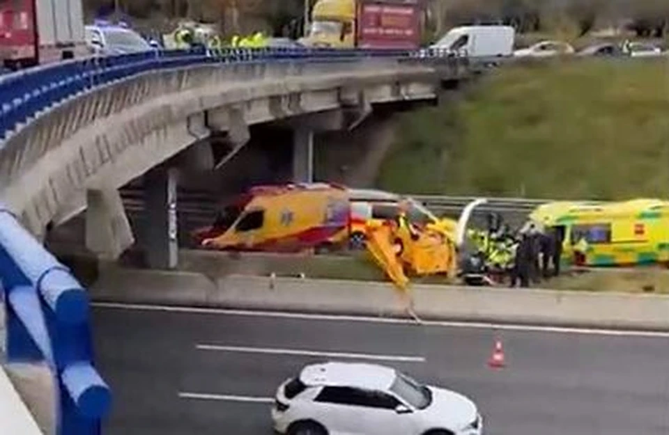 Вертолет упал на автотрассу в Мадриде, пострадали три человека