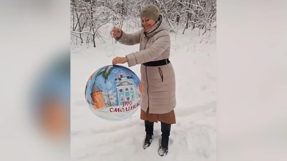 Новогодний шар из Смоленска поместят на главную ёлку страны. Фото: «Подслушано Смоленск» ВКонтакте.
