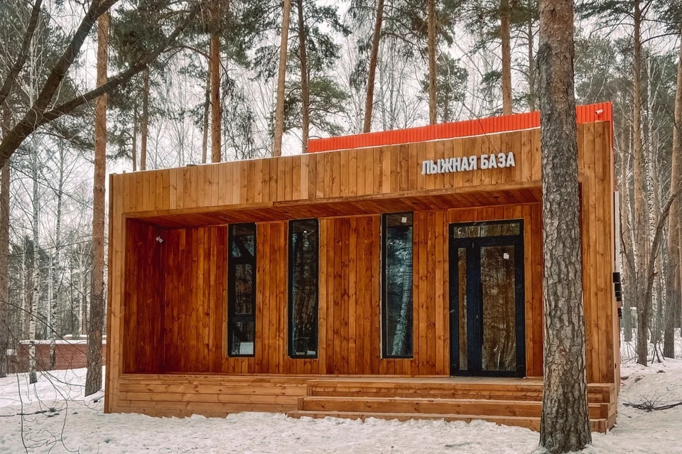 Лыжная база находится за летним театром, рядом с территорией Динопарка. Фото: социальные сети парка Маяковского