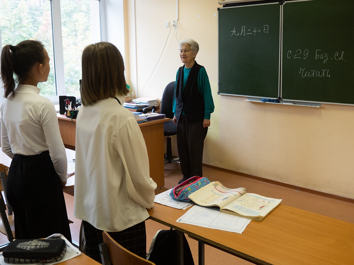 В Управлении образования Якутска рассказали, есть ли запрет ношения брюк в  городских школах - KP.RU