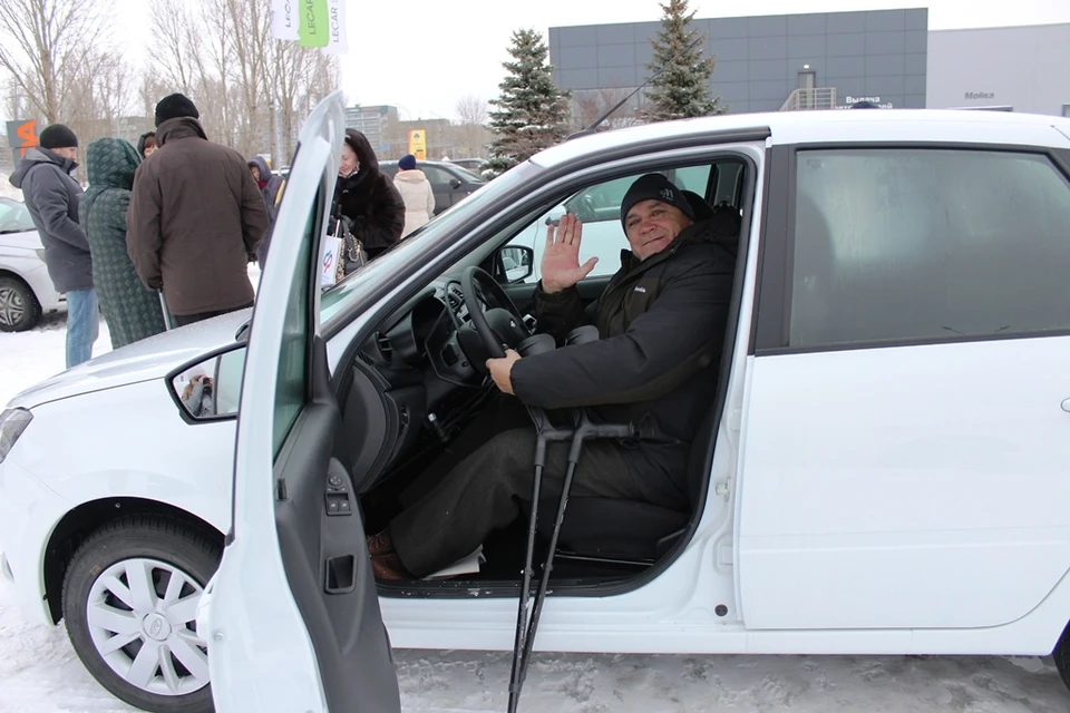 Десять пострадавших на производстве ульяновцев получили ключи от Lada Granta | ФОТО: сайт отделения Социального фонда России по Ульяновской области