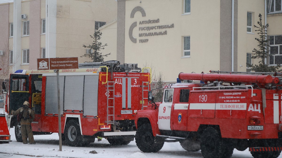 Пожар в оркестровой яме! Учения МЧС прошли в музыкальном театре Алтая -  KP.RU