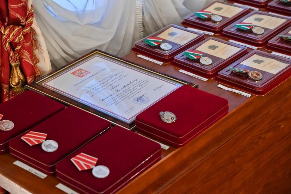 Шесть калужских медиков наградили медалями Луки Крымского