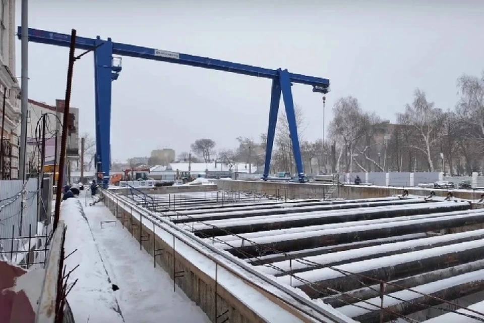 Работы по строительству станции метро "Театральная" в Самаре приостановили в ноябре 2023 года / Фото: скриншот с видео Евгения Щекина