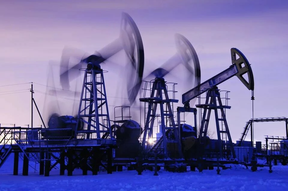Bloomberg: Россия зарабатывает на поставках нефти больше, чем до СВО