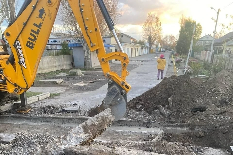 В Скадовске Херсонской области специалисты из Кабардино-Балкарии укладывают новый водопровод. ФОТО: администрация Скадовского муниципального округа