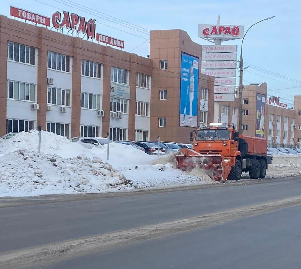 В ночь на 8 декабря с улиц Ульяновска вывезли 199 самосвалов снега - KP.RU