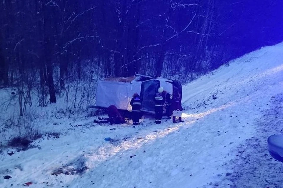Водитель опрокинувшегося буса погиб на месте. Фото: УВД Гродненского облисполкома