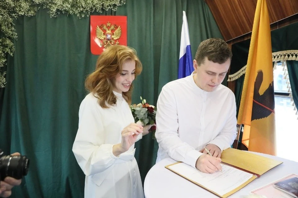 В ярославском ретропоезде «Золотое кольцо» впервые прошла регистрация брака. ФОТО: страница Михаила Евраева ВКонтакте
