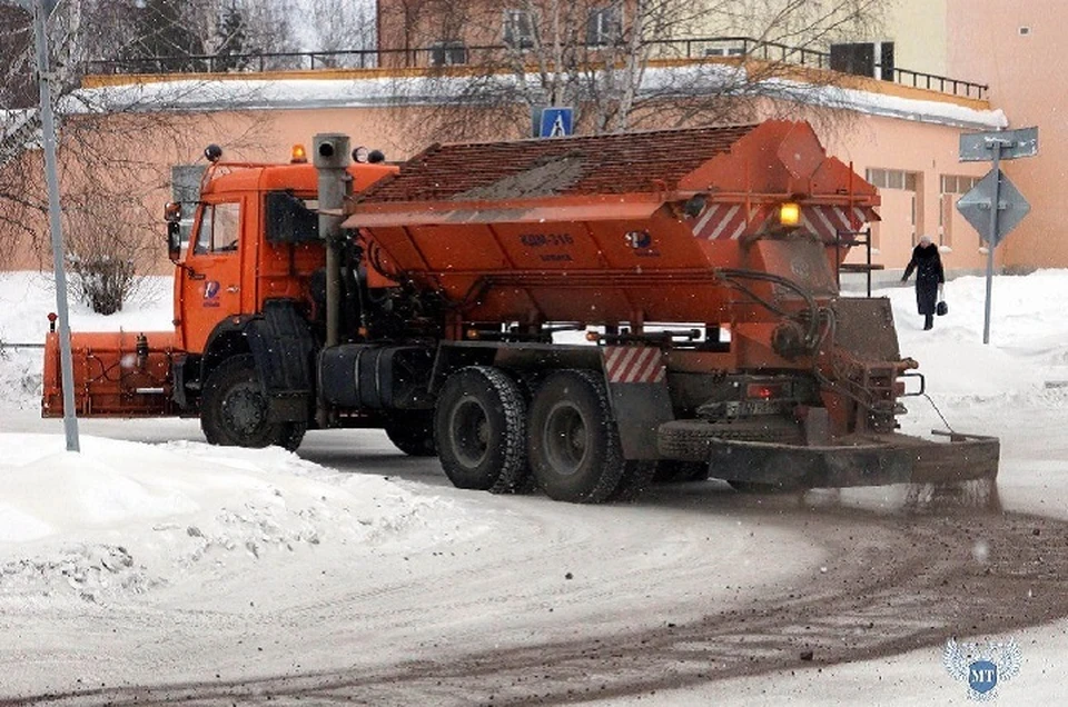 В регионе организовали круглосуточную обработку дорог в условиях сложных погодных условий и оперативно устранили нештатную ситуацию на Успенке. Фото: Минтранс ДНР