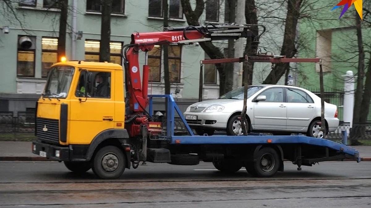 В Минске ГАИ будет эвакуировать машины, водители которых не убирают снег -  KP.RU