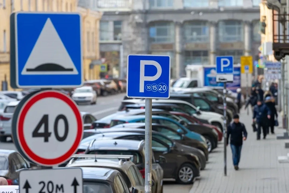 Петербурженка добилась отмены четырех штрафов за парковку из-за неправильного госномера.