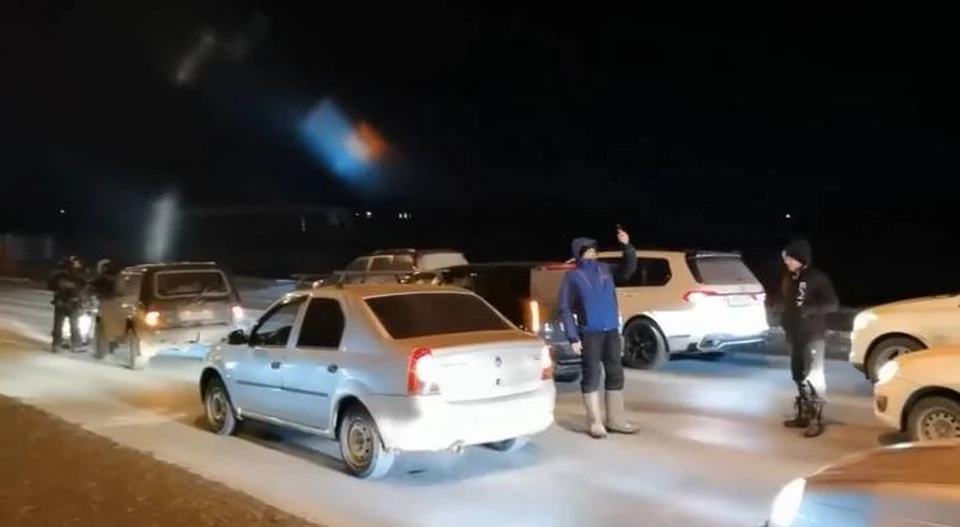 Жители Мехзавода пошли на крайние меры, перекрыв Московское шоссе, чтобы привлечь внимание к проблеме. Фото: Татьяна Логойко