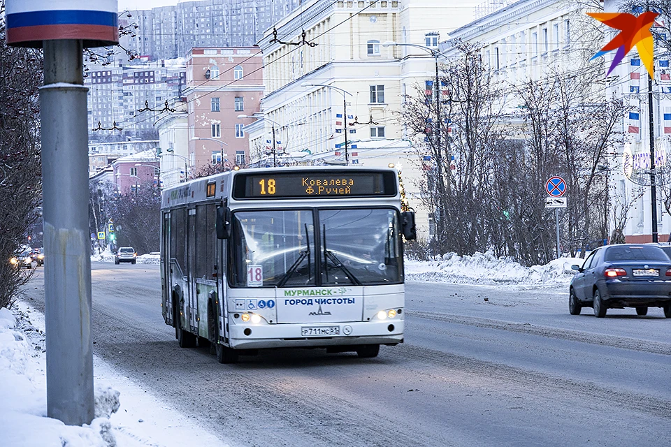Со 2 января 2024 года в Ленинском округе Мурманска запретят остановку и стоянку на конечной автобуса № 18 на улице Саши Ковалева.
