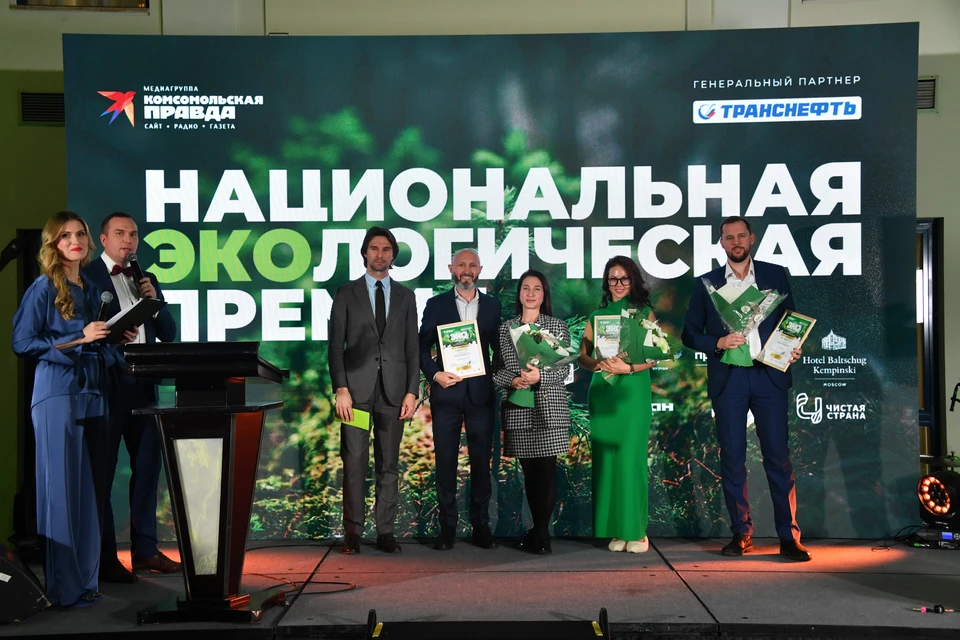 Победители номинации "Экопродукт", одним из них стал благотворительный проект "Меняем мир с Халвой".