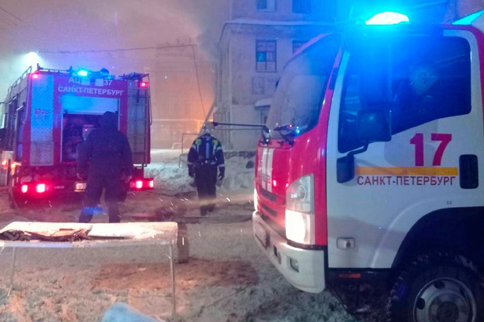 Пожар в корпусе Апраксина двора локализовали спустя 4,5 часа в Петербурге. Фото: t.me/SPBv_pitere