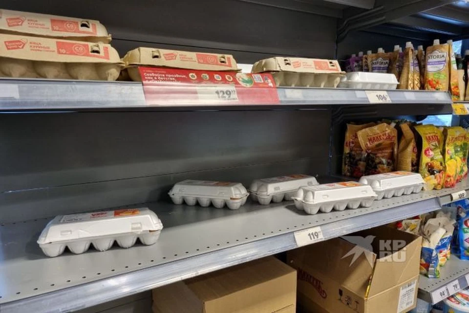 Яичные полки в магазине на Луначарского, 87