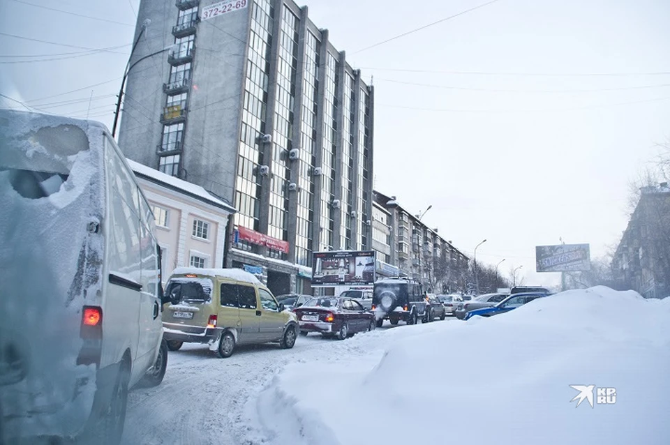 Пробки скопились во всех частях города