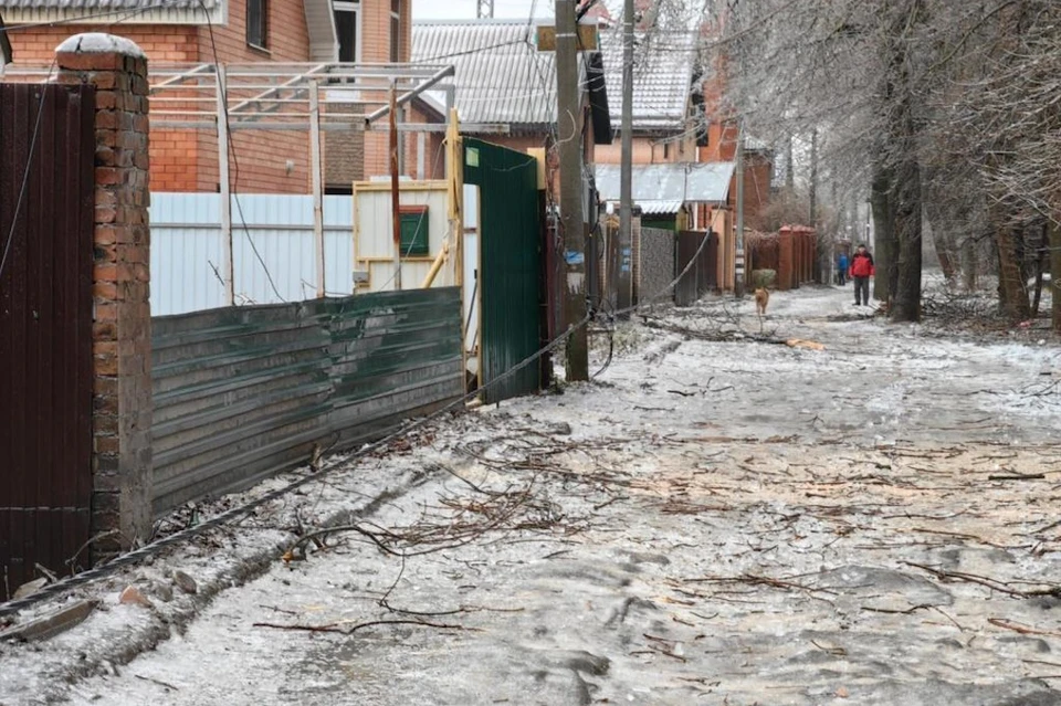 17 бригад по всему городу устраняют порывы. Фото: пресс-служба администрации