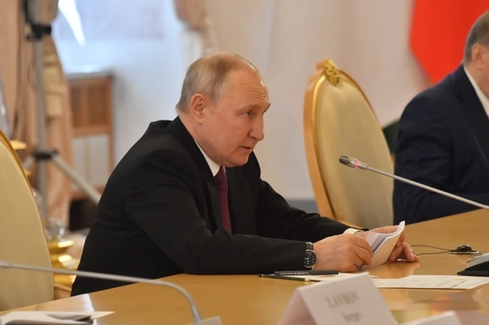 По словам Владимира Путина, понятие гуманитарного сотрудничества включает в себя в качестве неотъемлемой составляющей физическую культуру и спорт.