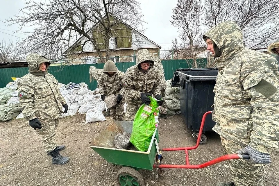 Волонтеры из Крыма завершили двухнедельную гуммиссию в ДНР. Фото: Молодежка НФ