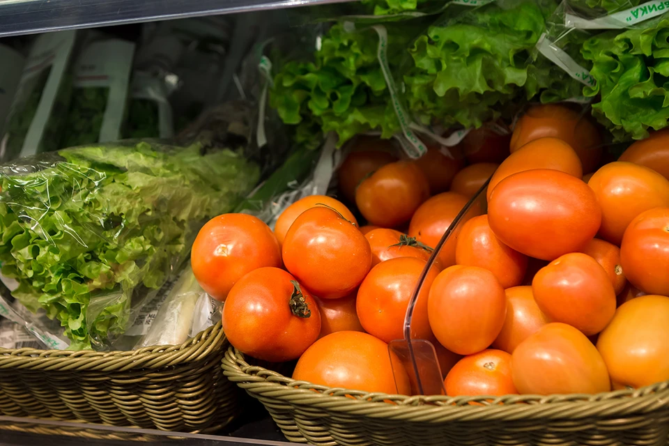 Овощи в декабре не самый дешевый продукт, но отказываться от них не стоит.
