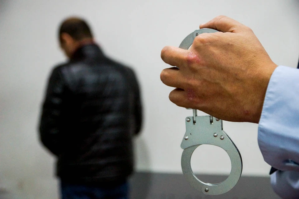 Жительницы доверились мошенникам и передали свои сбережения незнакомцу.