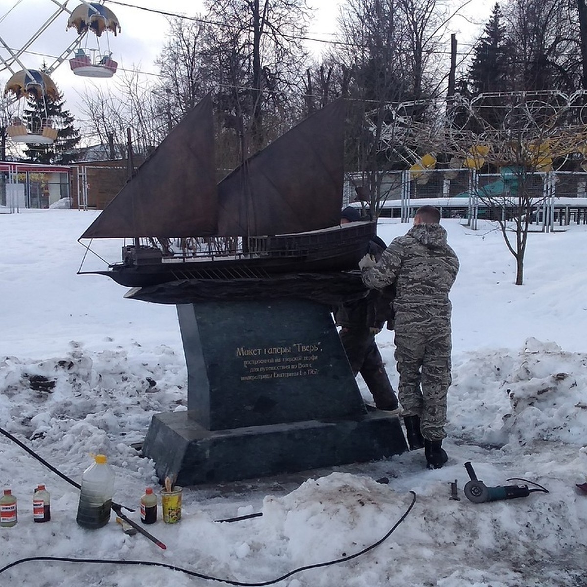 В память о большом речном вояже Екатерины II в Твери установили бронзовую  галеру - KP.RU