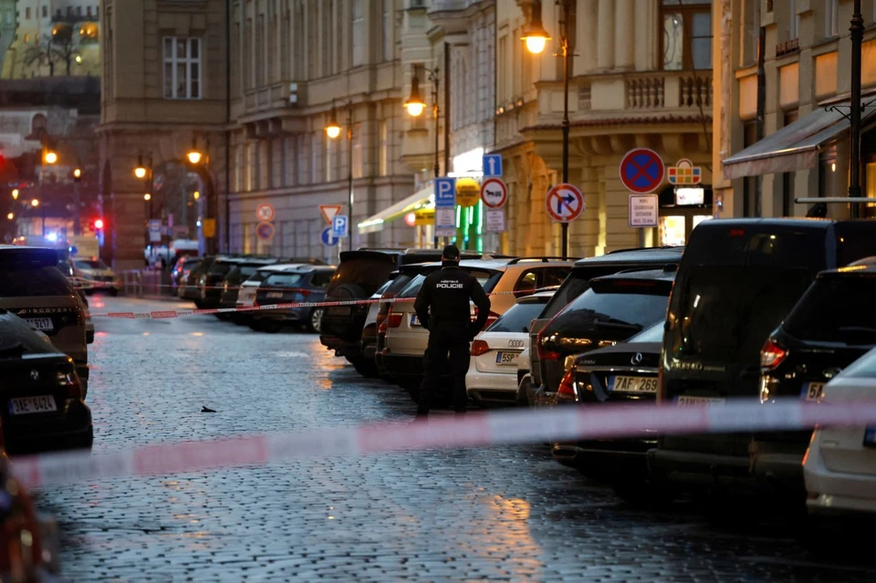 Число погибших при стрельбе в Карловом университете Праги возросло до 15 человек