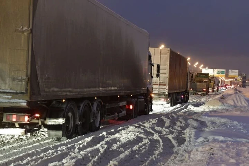 Единственная дорога в микрорайон Заречный оказалась парализована пробкой.