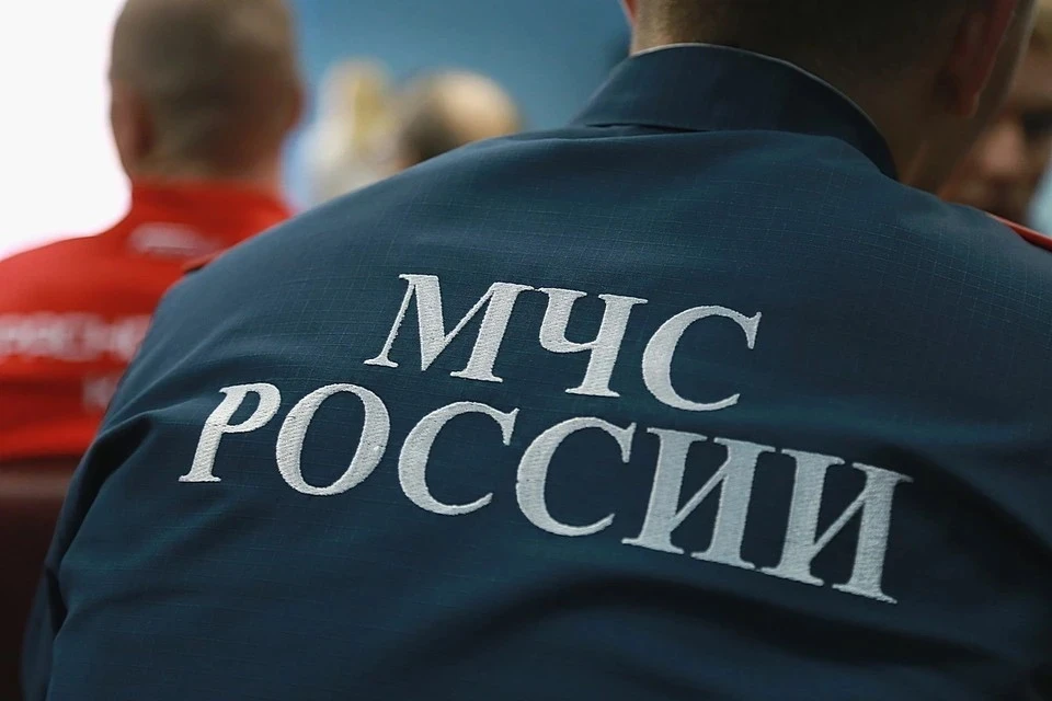 На месте происшествия работают оперативные службы города