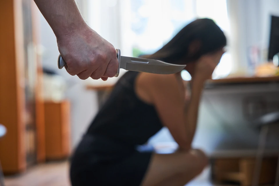 В Ульяновске 28-летний мужчина из ревности пырнул знакомую ножом в живот