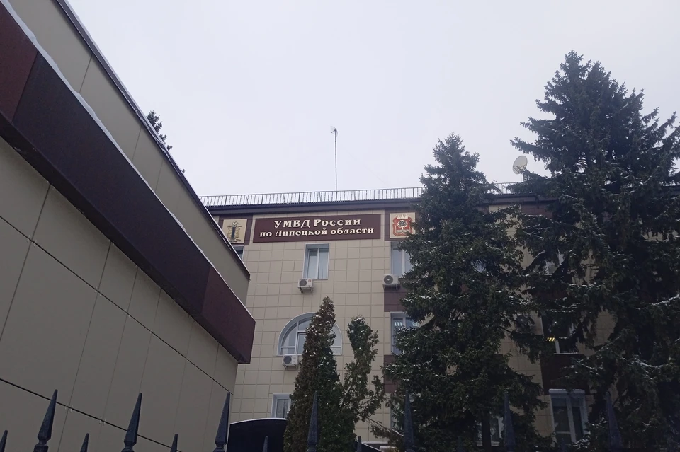 Отделочник украл 52 тысячи из барсетки хозяина квартиры в Липецке