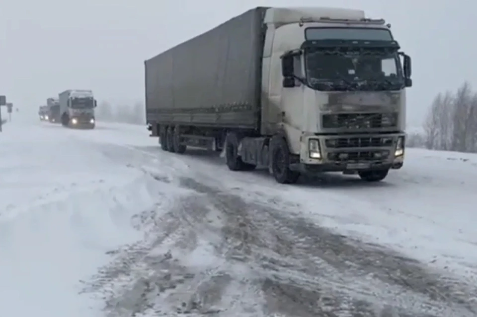 Снегопад продолжается. Фото: УГИБДД по Челябинской области