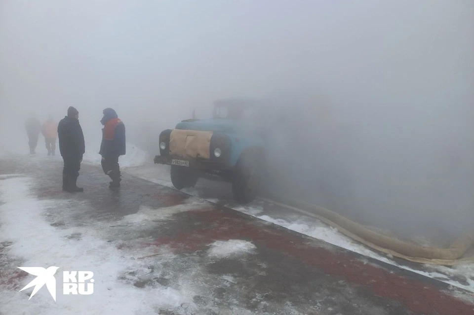 Появилось видео прорыва отопительных труб на улице Грибоедова в Рязани
