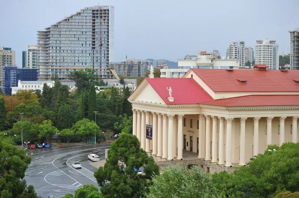 На курорте особое внимание уделяется социальному строительству.