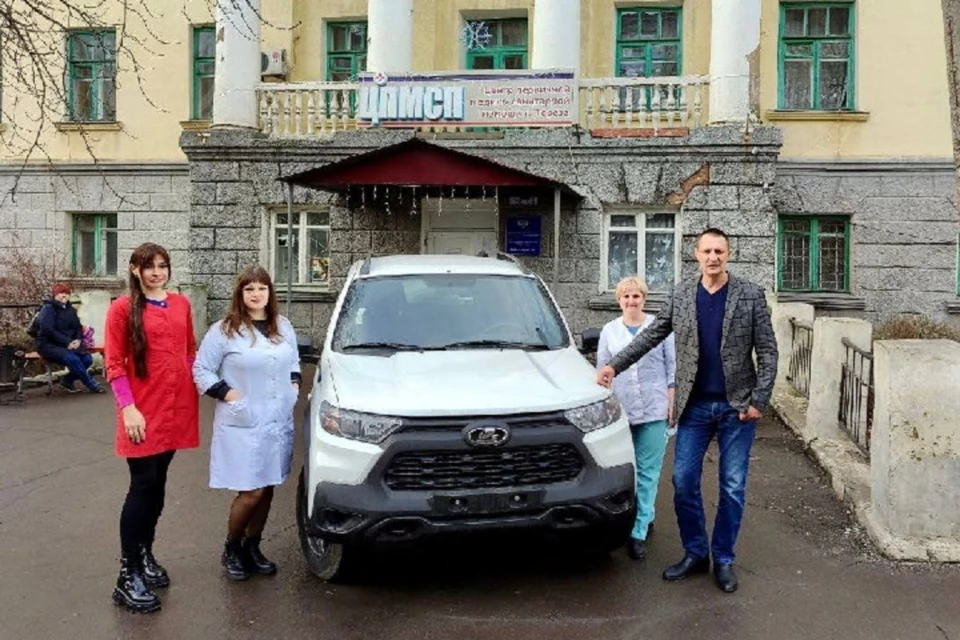 Благодаря автомобилям врачи значительно экономят время на дорогу и могут за день оказать помощь большему количеству людей, которые их ждут. Фото: ТГ/Толстыкина