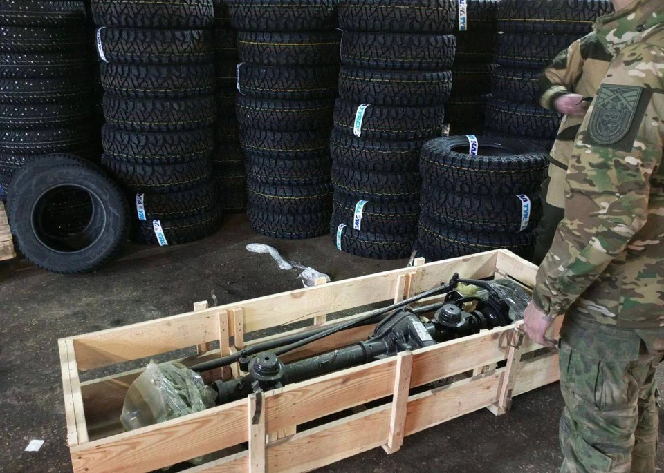 Отряду российских бойцов БАРС-32 передали наборы гуманитарной помощи. ФОТО: Евгений Балицкий