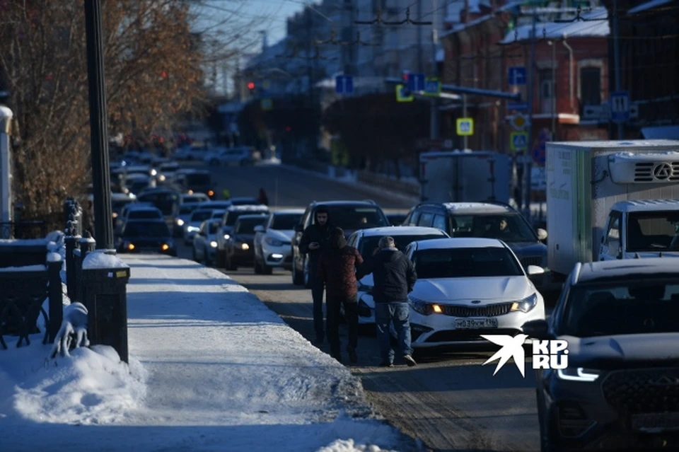 На трамвайных путях водитель ВАЗа из-за неосторожности совершил наезд на пешехода