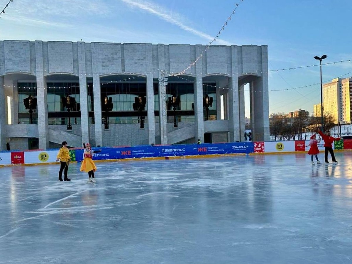 Ледовый каток возле Театра Театра в Перми будет работать без выходных -  KP.RU